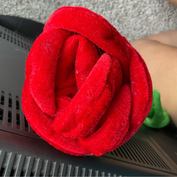 🌹Plush subtly velvety rose - Valentine’s Day 🌹 - Picture 10 of 11
